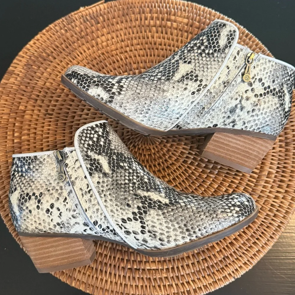 Blondo Black and White‎ Snakeskin Ankle Booties waterproof